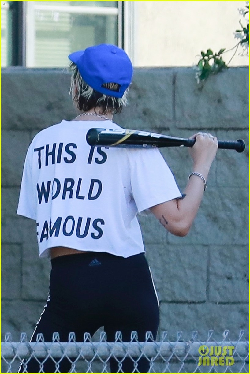 kristen stewart friends a league of their own softball in the park 31