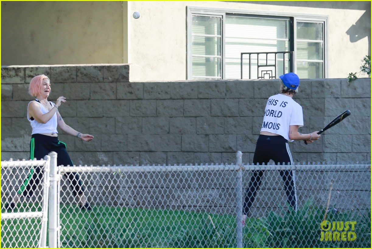 kristen stewart friends a league of their own softball in the park 33