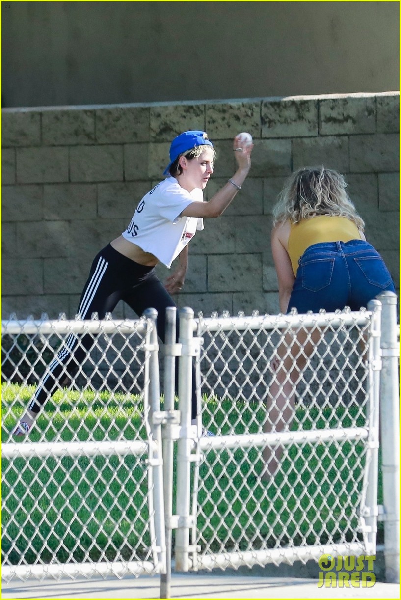 kristen stewart friends a league of their own softball in the park 40