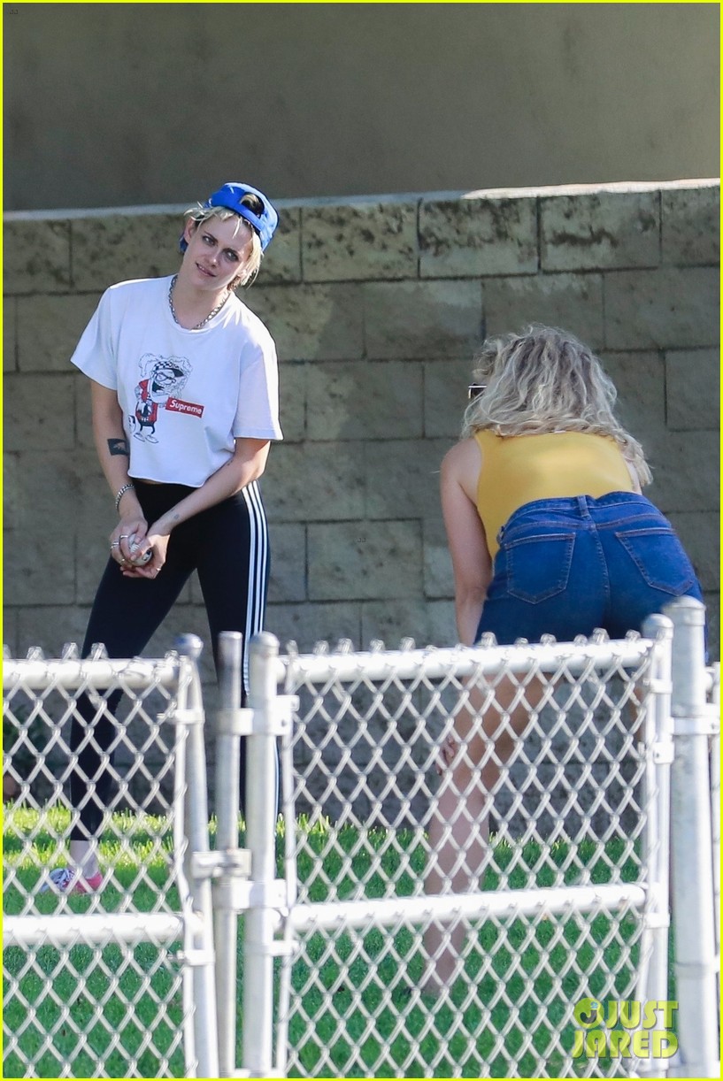 kristen stewart friends a league of their own softball in the park 42