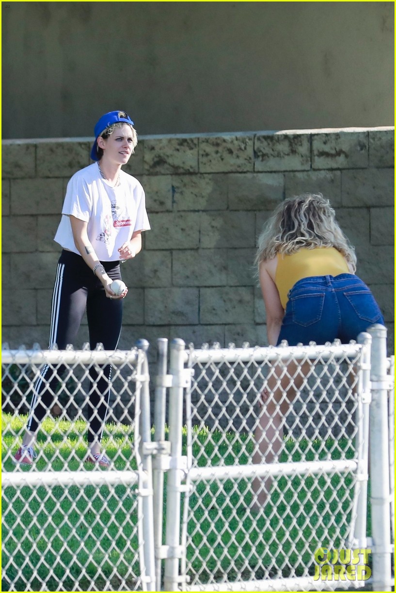 kristen stewart friends a league of their own softball in the park 45