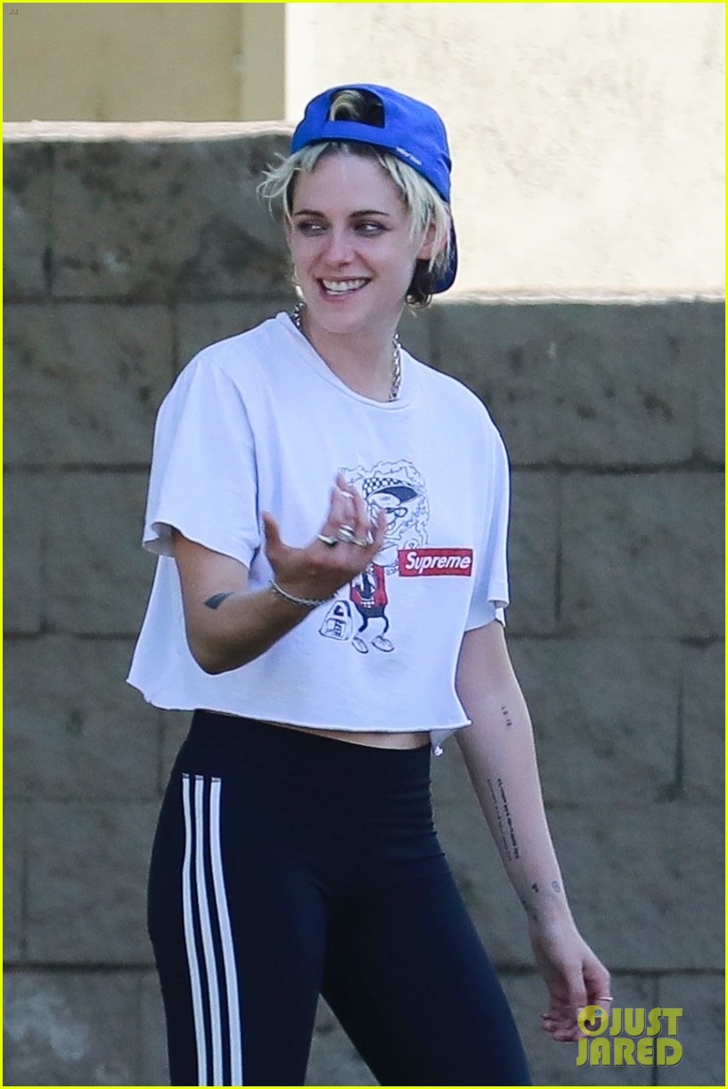 kristen stewart friends a league of their own softball in the park 47