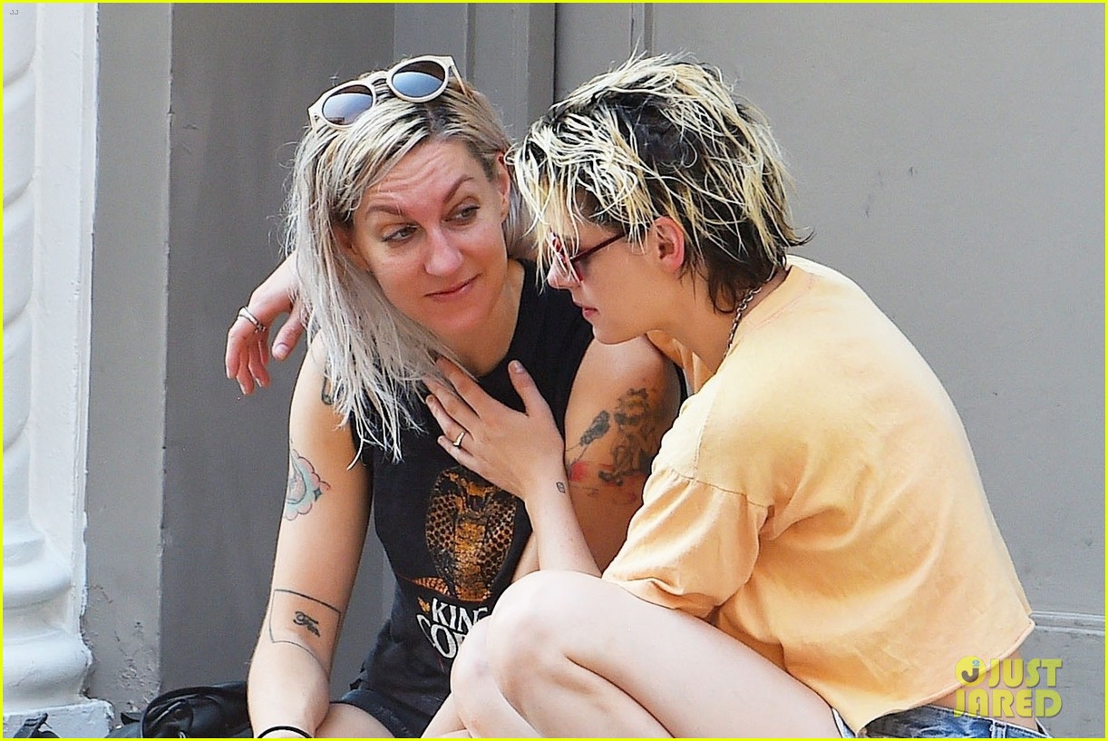kristen stewart shares steamy kiss with writer dylan meyer 08