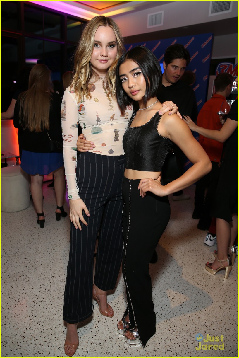 laura marano navia robinson light feather cast poyh 01