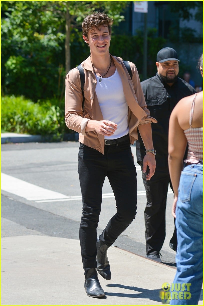 Shawn Mendes Leaves NYC Hotel En Route for Newark Show | Photo 1252794 ...