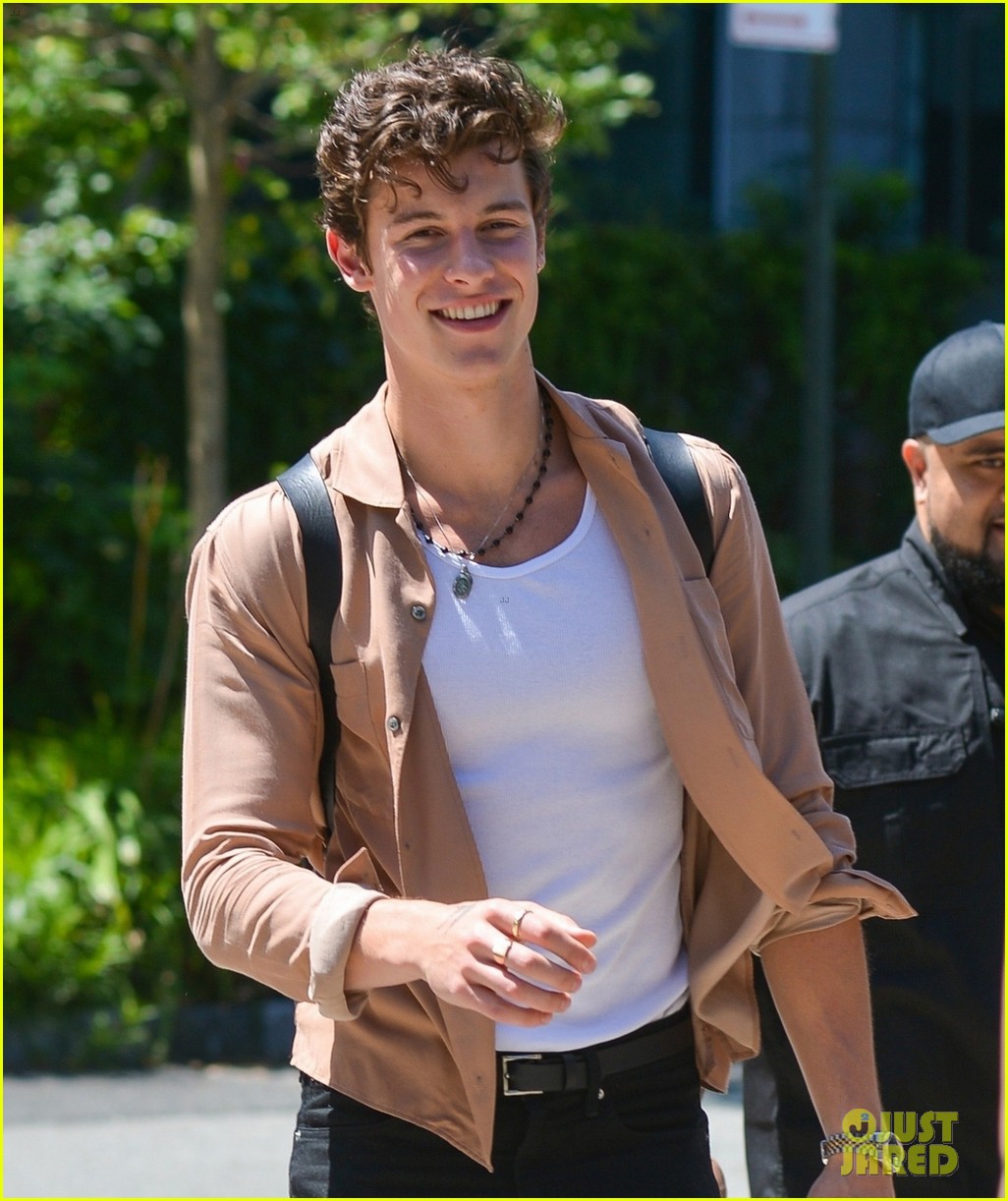 Shawn Mendes Leaves NYC Hotel En Route for Newark Show | Photo 1252795 ...