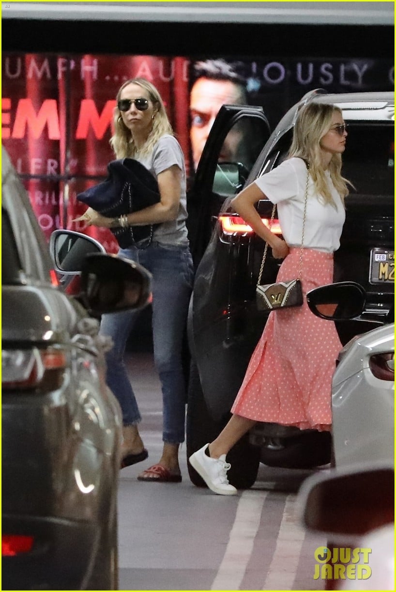 miley cyrus spends the day with kaitlynn carter her mom 04