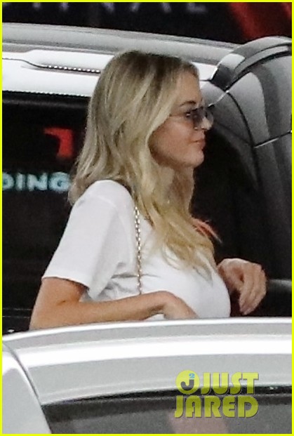 miley cyrus spends the day with kaitlynn carter her mom 24