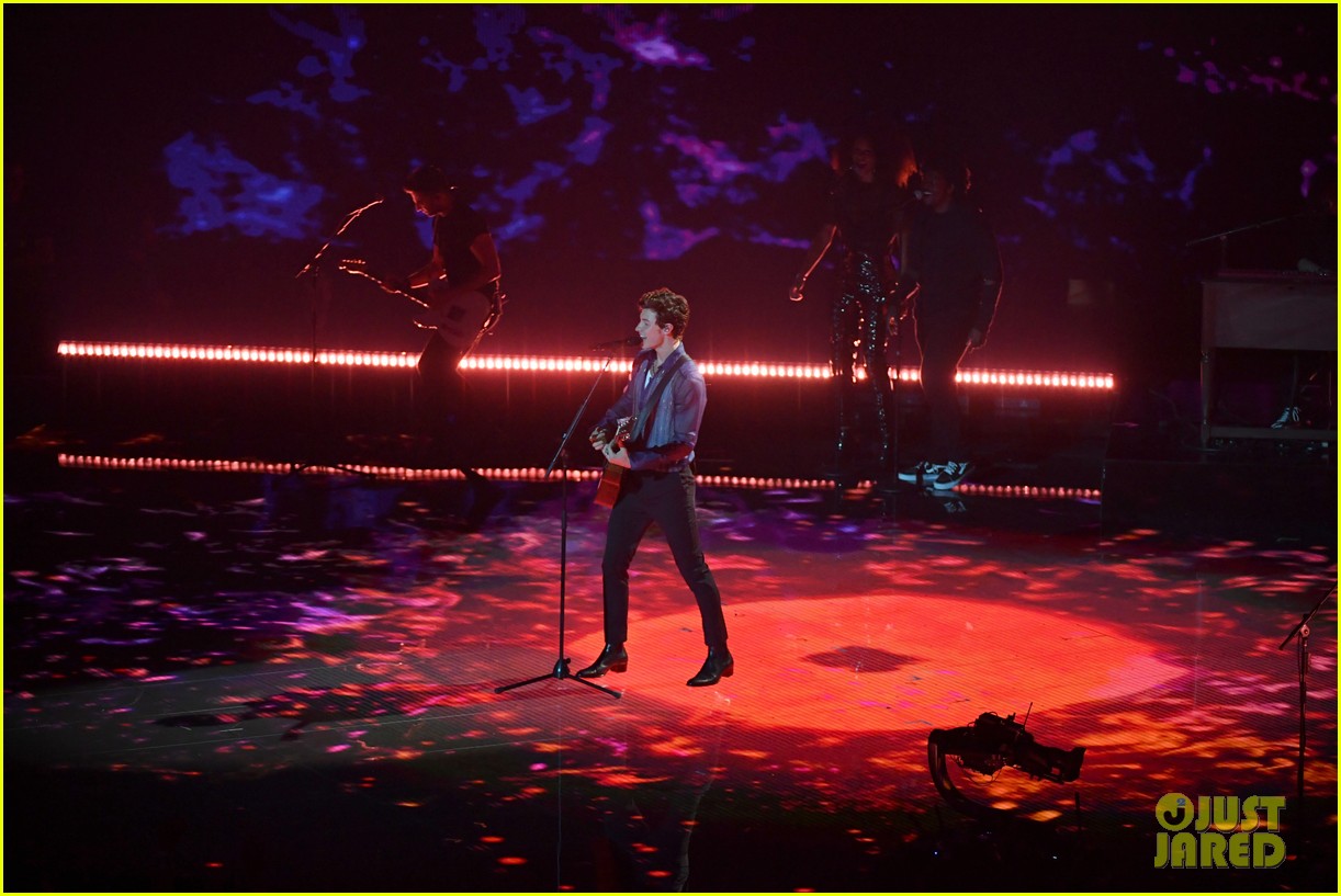 Full Sized Photo Of Shawn Mendes Performs At Mtv Vmas 2019 05 Shawn Mendes Goes Solo For First 