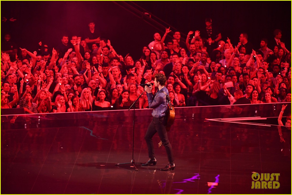 Full Sized Photo Of Shawn Mendes Performs At Mtv Vmas 2019 11 Shawn Mendes Goes Solo For First 