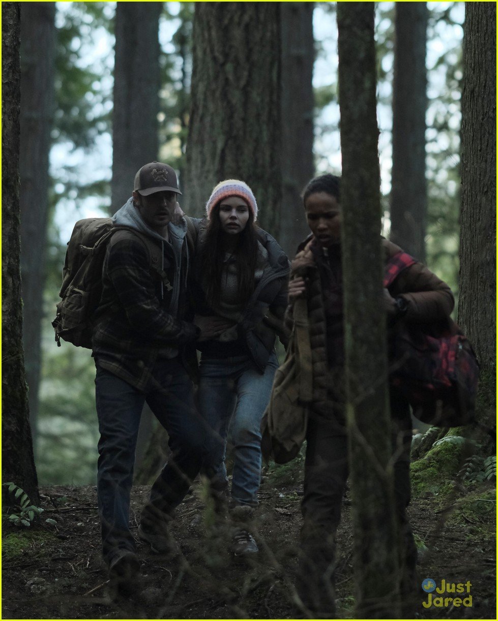 Ben & Maddie Protect Ryn in Season Finale of 'Siren' | Photo 1251144 ...