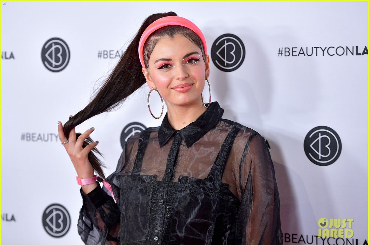 Sky Katz And Navia Robinson Get Glam For Beautycon La Photo 1252956 Photo Gallery Just