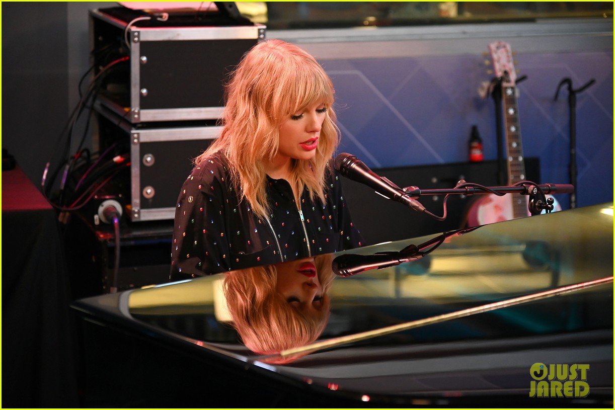 taylor swift siriusxm event 04