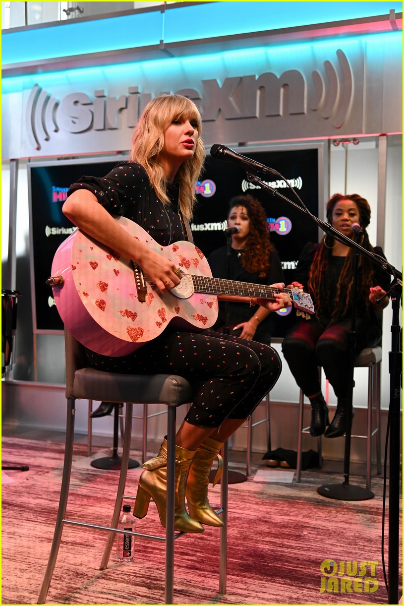 Full Sized Photo of taylor swift siriusxm event 05 Taylor Swift Is