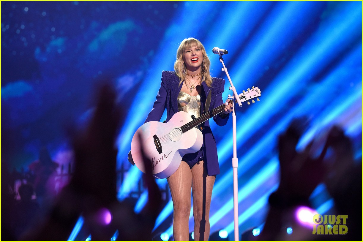 taylor swift mtv vmas 2019 performance 05