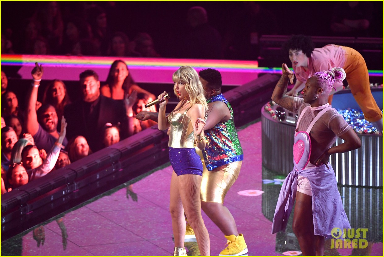 Taylor Swift Recreates 'You Need to Calm Down' Video Live at VMAs 2019