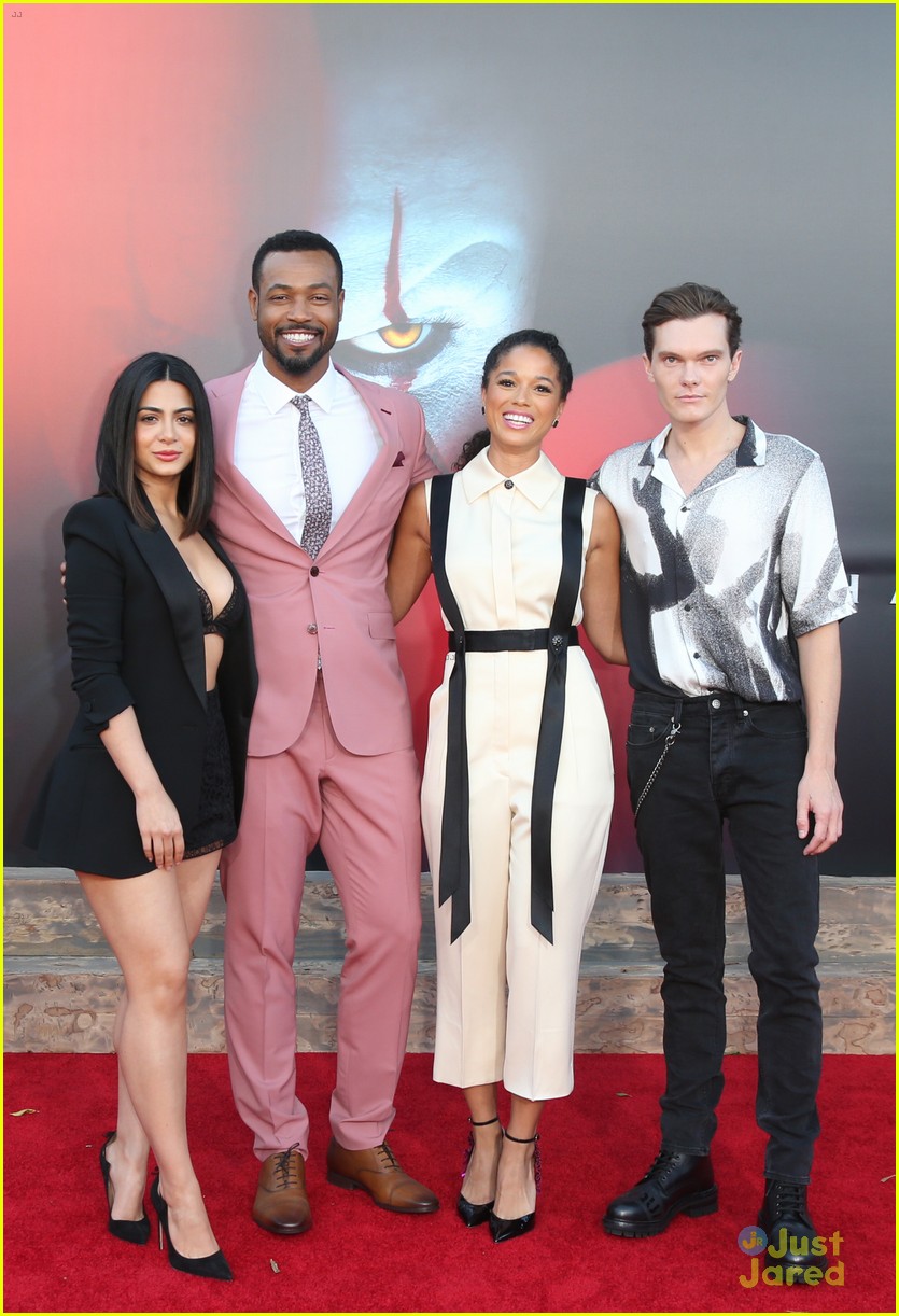 emeraude toubia luke baines alisha wainwright it movie premiere 05