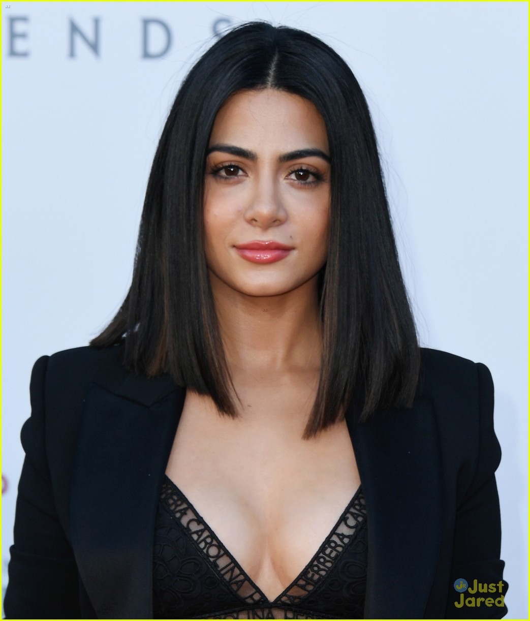 emeraude toubia luke baines alisha wainwright it movie premiere 09