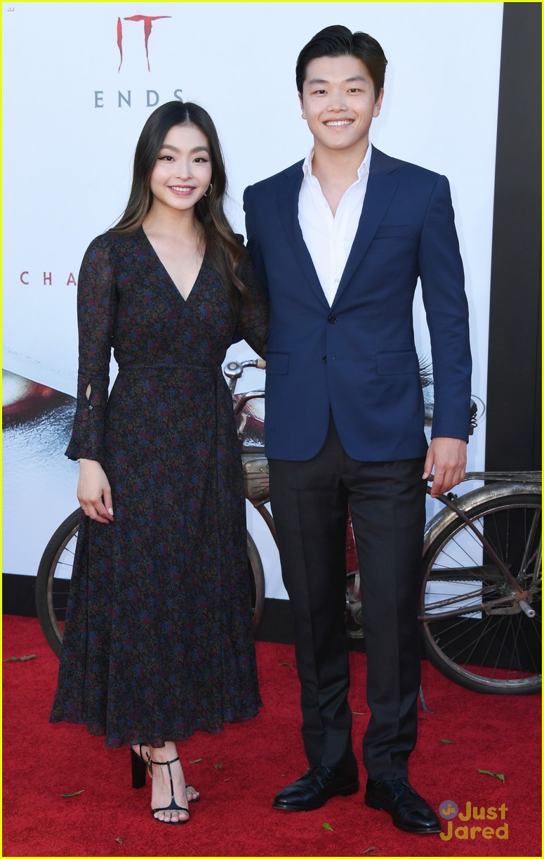 emeraude toubia luke baines alisha wainwright it movie premiere 16