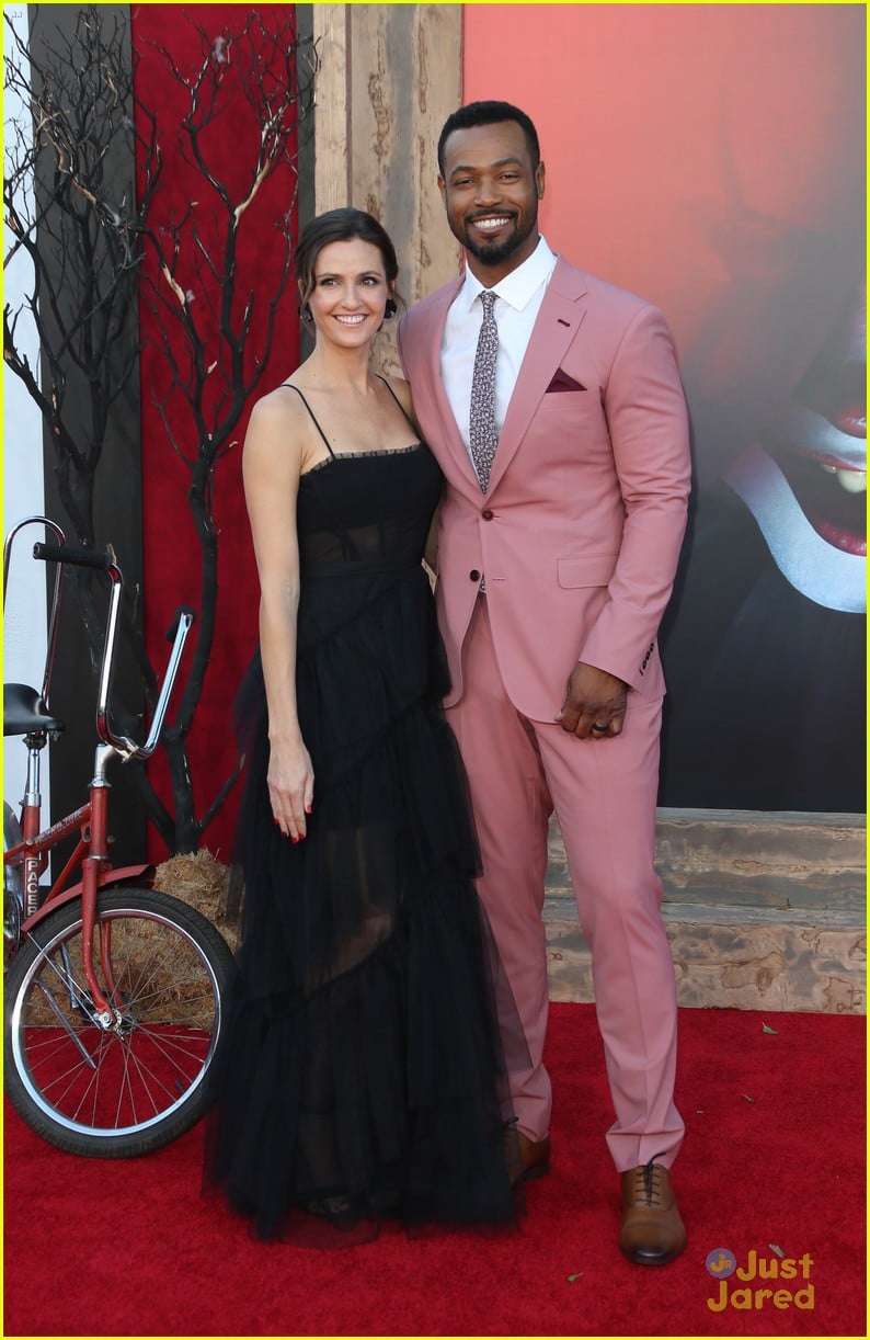 emeraude toubia luke baines alisha wainwright it movie premiere 22