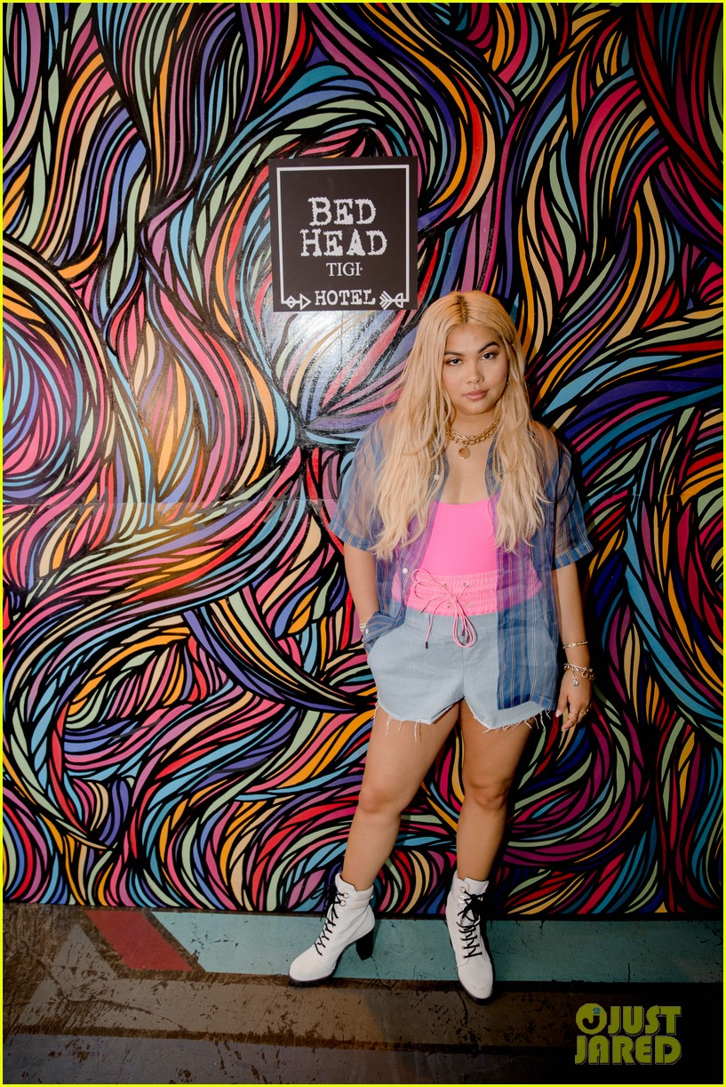 victoria justice hayley kiyoko tayla parx visit bed head hotel 08
