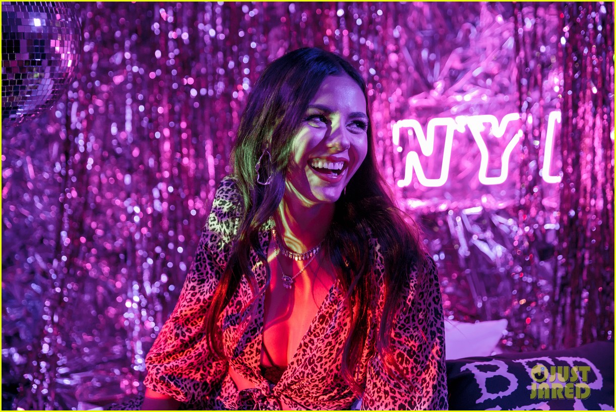 victoria justice hayley kiyoko tayla parx visit bed head hotel 18