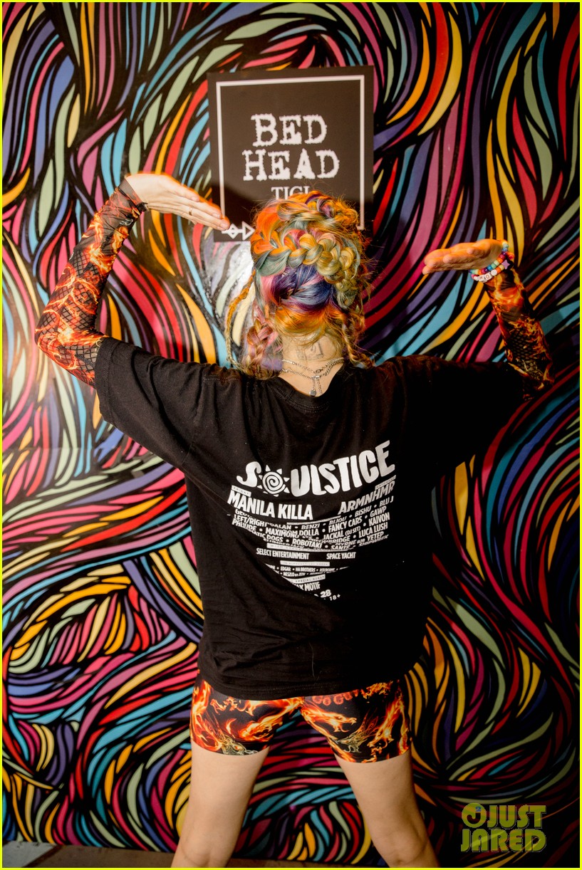 victoria justice hayley kiyoko tayla parx visit bed head hotel 34