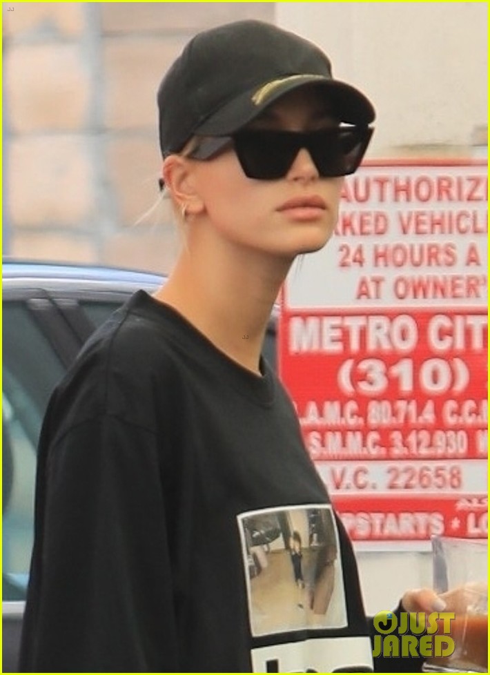 Full Sized Photo of hailey justin bieber grab lunch monday 01 | Justin