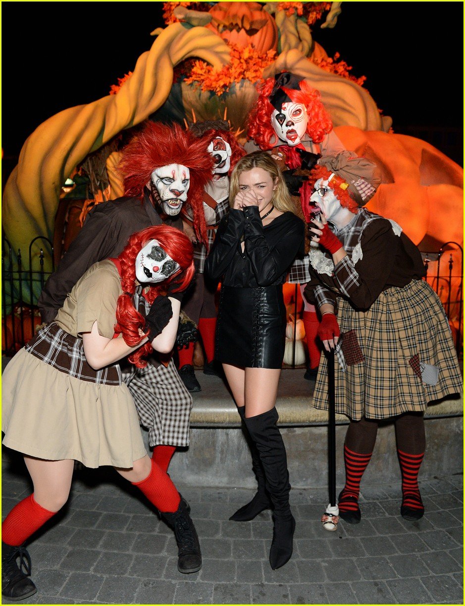 Haley Lu Richardson & Brett Dier Make New Friends at Knott's Scary Farm