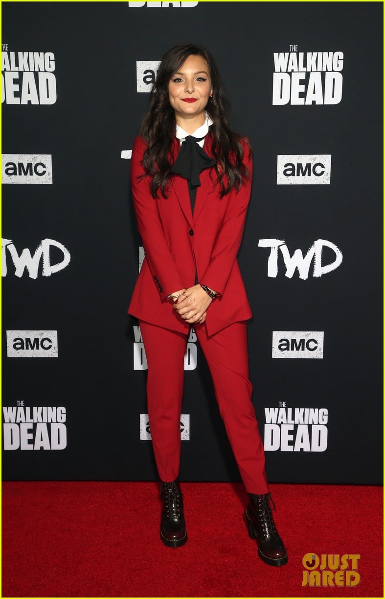 cassady mcclincy is super excited about the walking dead premiere 01