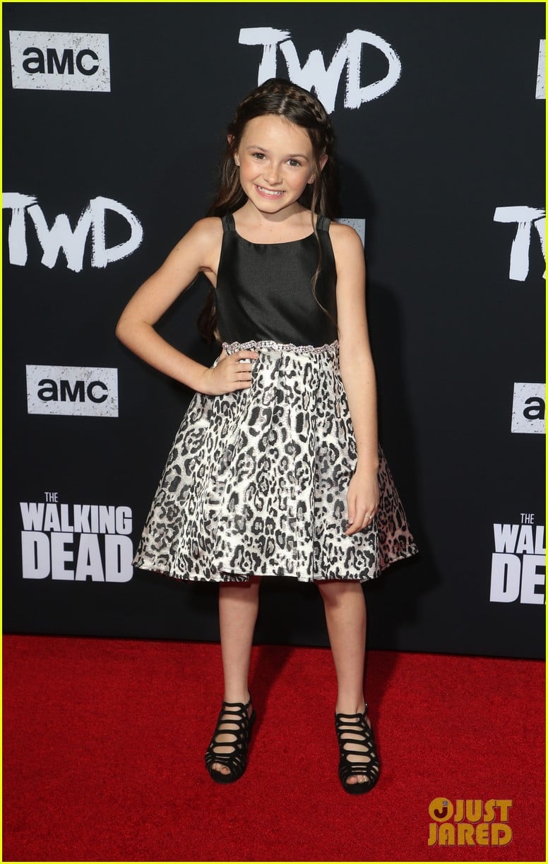 cassady mcclincy is super excited about the walking dead premiere 04