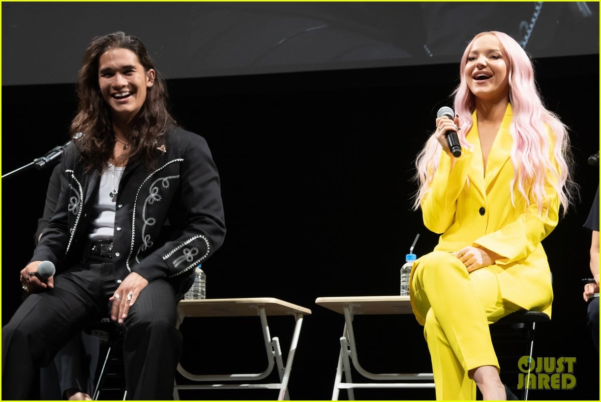 Dove Cameron Is Happier In Japan With Booboo Stewart Photo 1259106 Photo Gallery Just