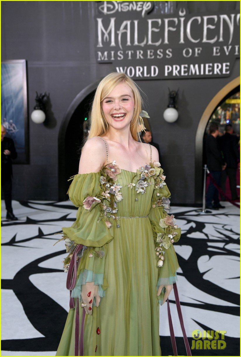elle fanning accessorizes green gown with blood drops at maleficent 2 world premiere 05