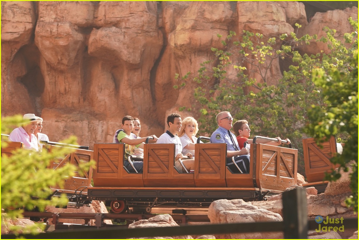 'The Goldbergs' Head To Disneyland For Vacation on Season Premiere