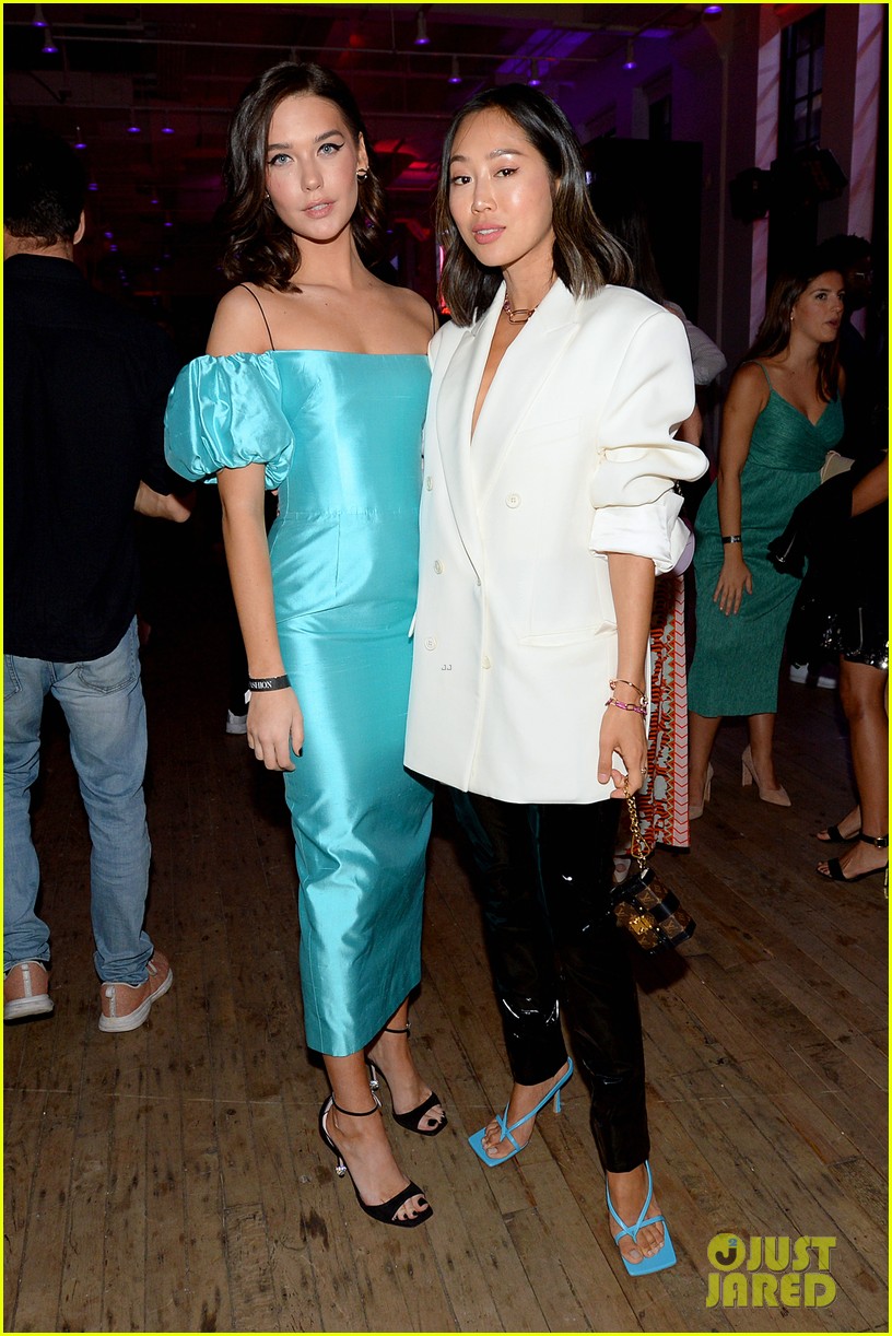 bella gigi hadid youtube fashion event nyfw 08