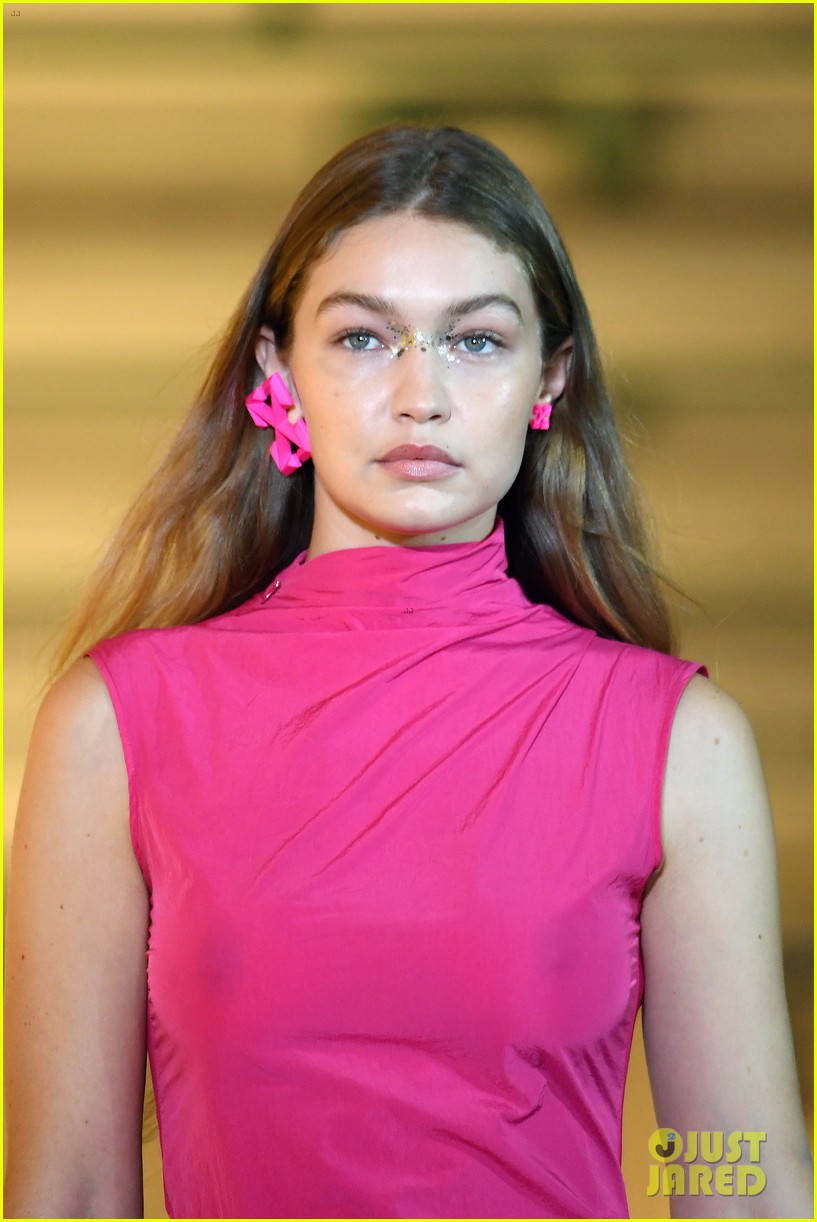gigi hadid glitter nose bella hadid off white show 04