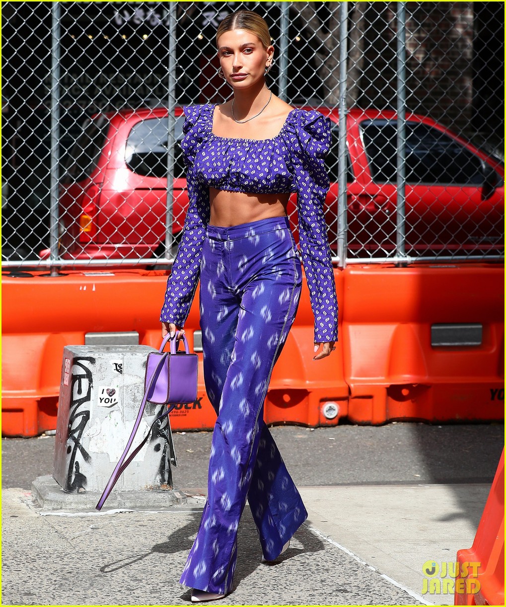Hailey Bieber Shows Off Her Abs In Bright Blue Outfit | Photo 1258359 ...