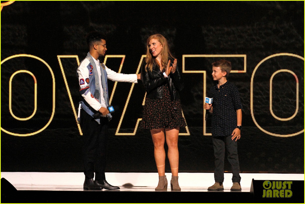 jenna ortega navia robinson jordan fisher hit the stage at we day toronto 25