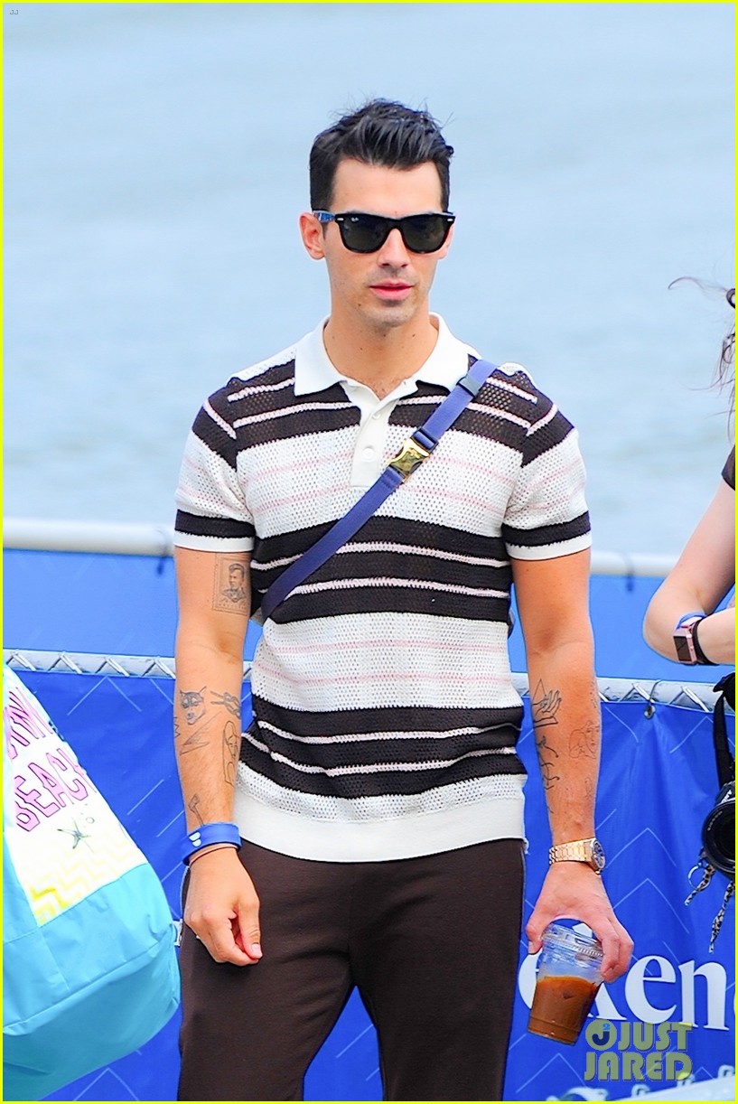 nick jonas priyanka chopra joe jonas ride in seaplane 08