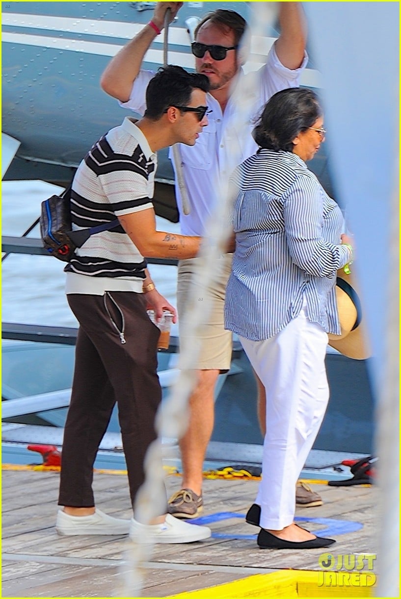 nick jonas priyanka chopra joe jonas ride in seaplane 27