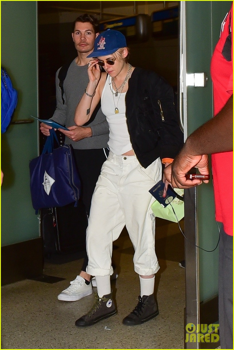 kristen stewart dylan meyer back la after spain 04