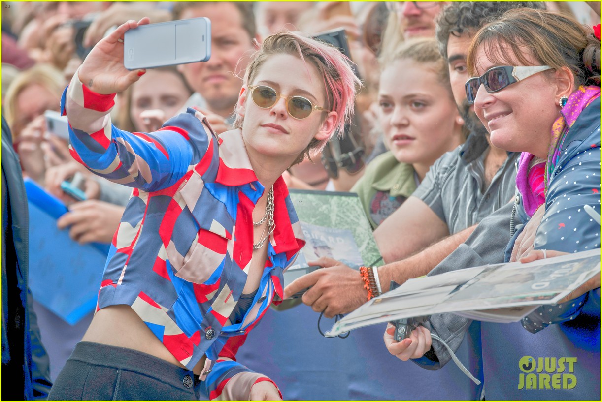 Full Sized Photo of kristen stewart deauville ceremony photocall 02