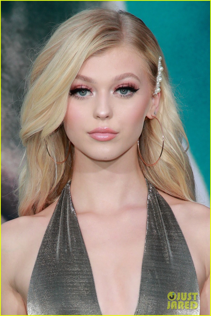 Loren Gray Gets Glam For 'Joker' Premiere in LA | Photo 1263050 - Photo