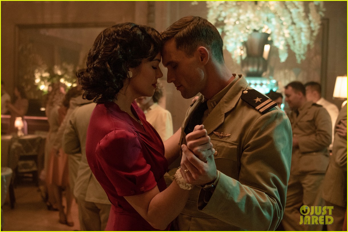 nick jonas mandy moore more midway trailer pics 01