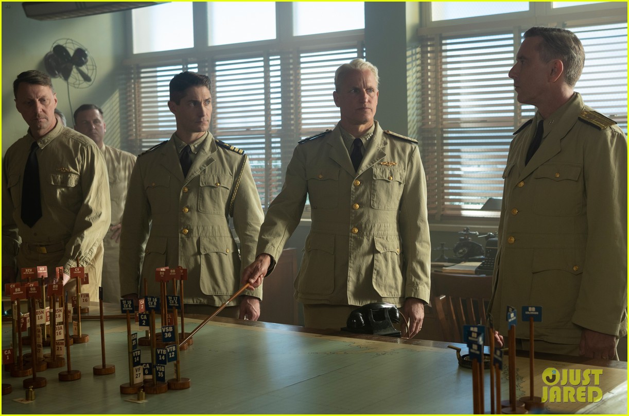 nick jonas mandy moore more midway trailer pics 04
