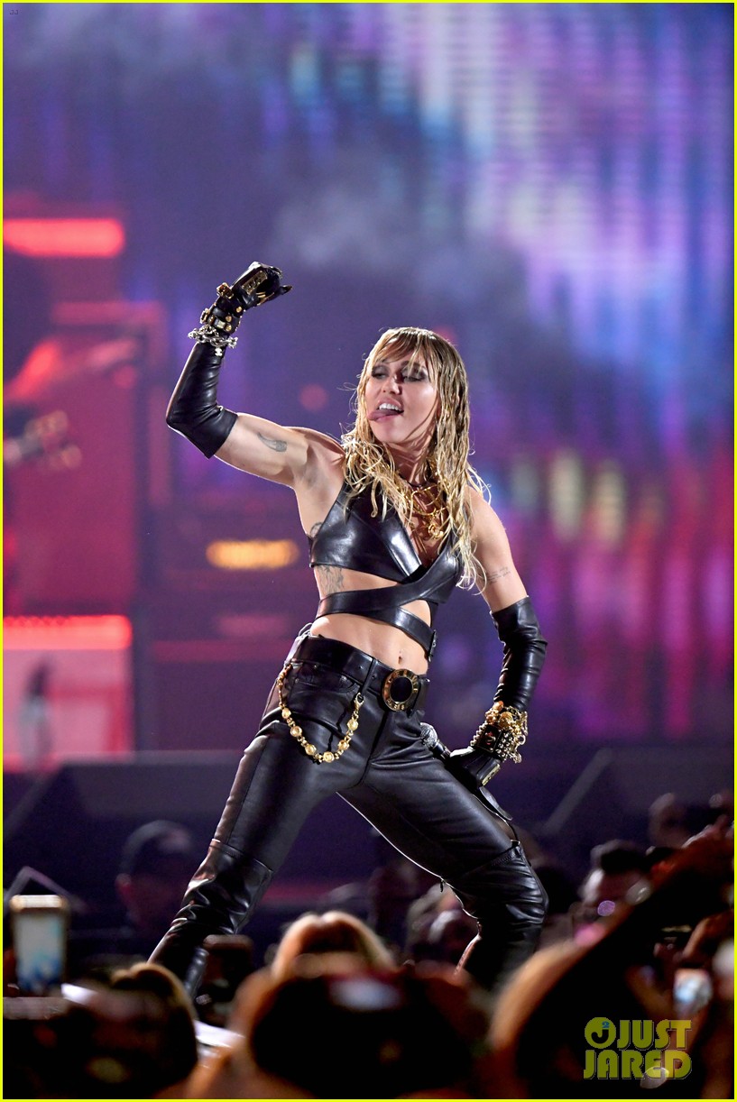 Full Sized Photo Of Miley Cyrus Iheartradio September Miley Cyrus Performs At