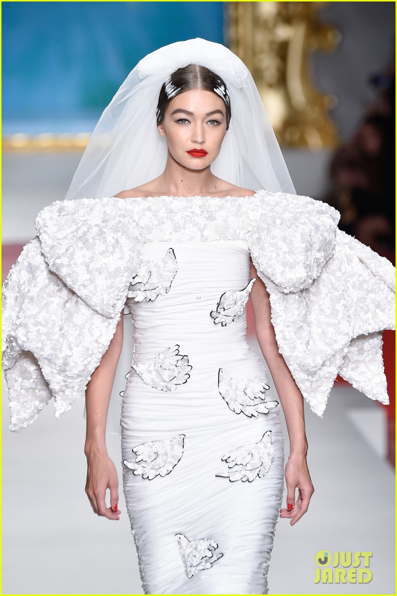 Full Sized Photo of moschino fashion show 28 | Gigi Hadid Rocks a ...