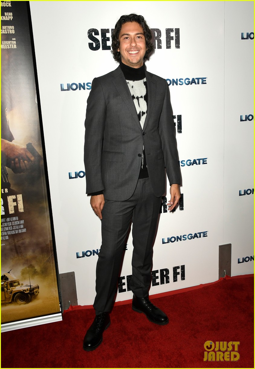 nat wolff gets support from 2 favorite ladies at semper fi screening 03