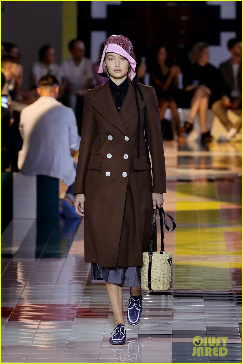 kaia gerber gigi hadid hats prada show milan 01
