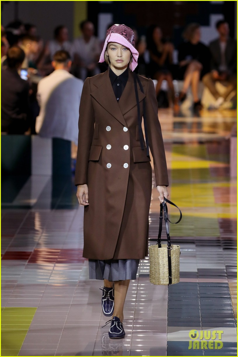 Kaia Gerber & Gigi Hadid Wear Hats On The Runway For The Prada Show in ...